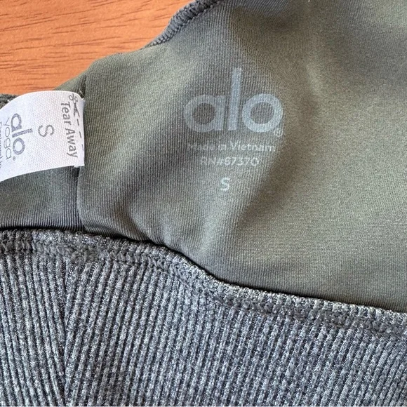 Alo Yoga Heather Hunter Green Strappy Back Sports Bra Small - Picture 8 of 8